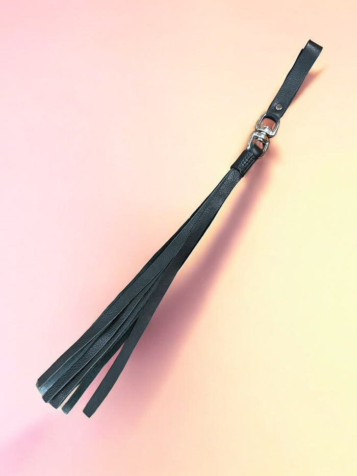 Lonicera Italian Pebble Finger Flogger