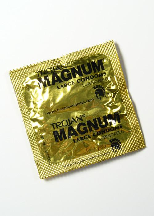 Trojan - MAGNUM XL Condom REVIEW 
